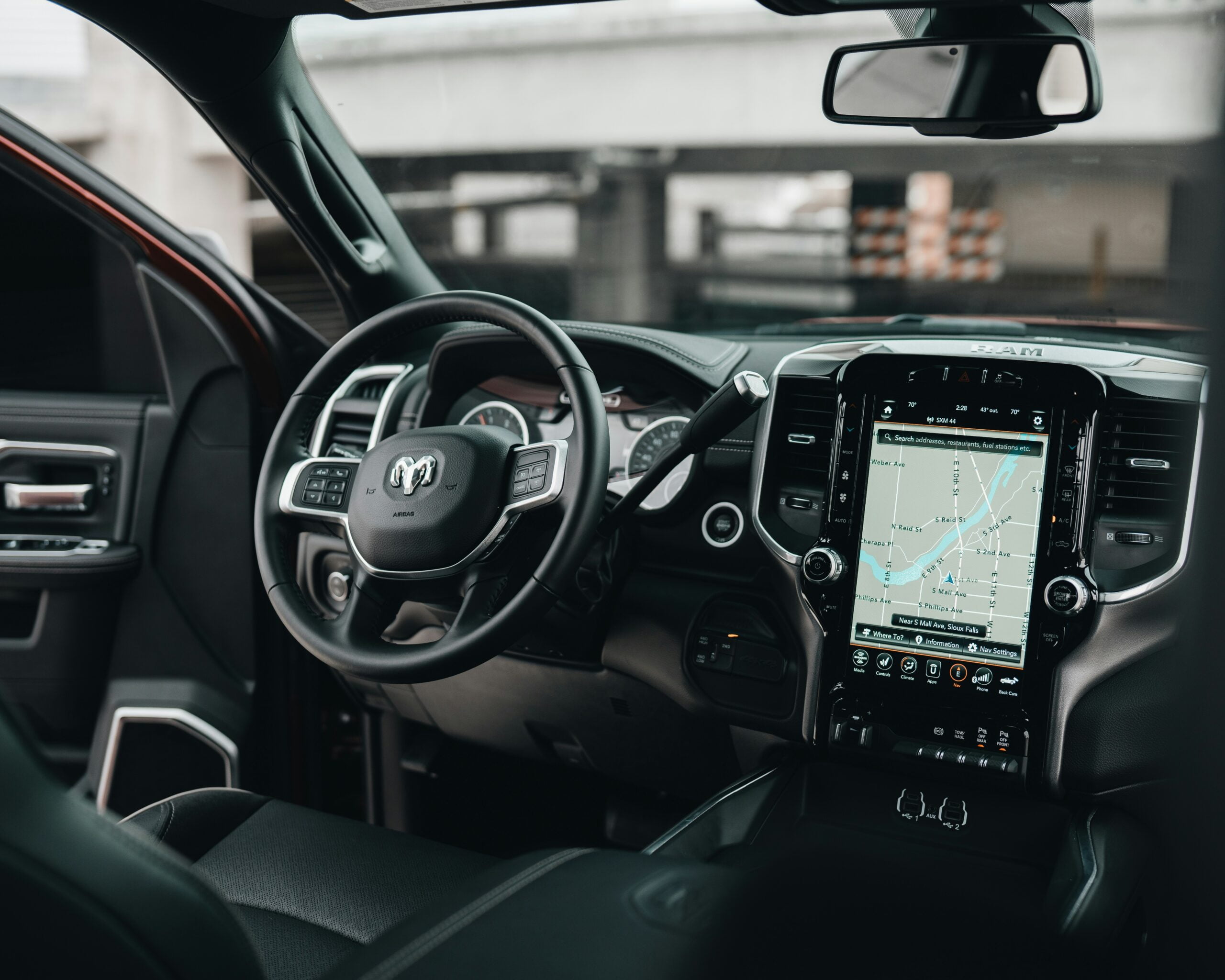 The Comprehensive Guide to Windshield Repair vs. Replacement